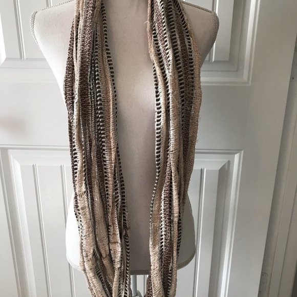 Cream/white/black infinity patterned scarf - Picture 3 of 4